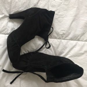 ViC MATiE black booties